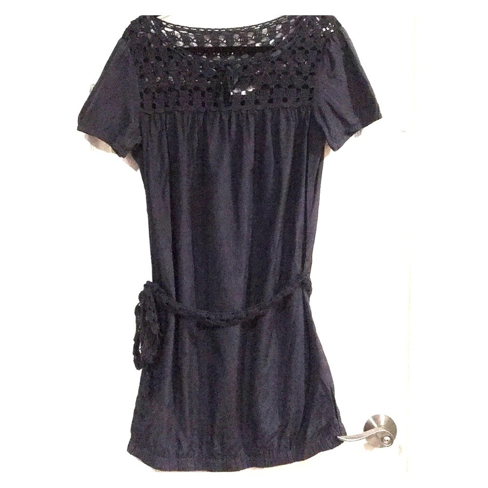 To the max Dress woman’s crochet belted Size 6 silky